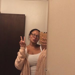 Meet your Posher, Montacia